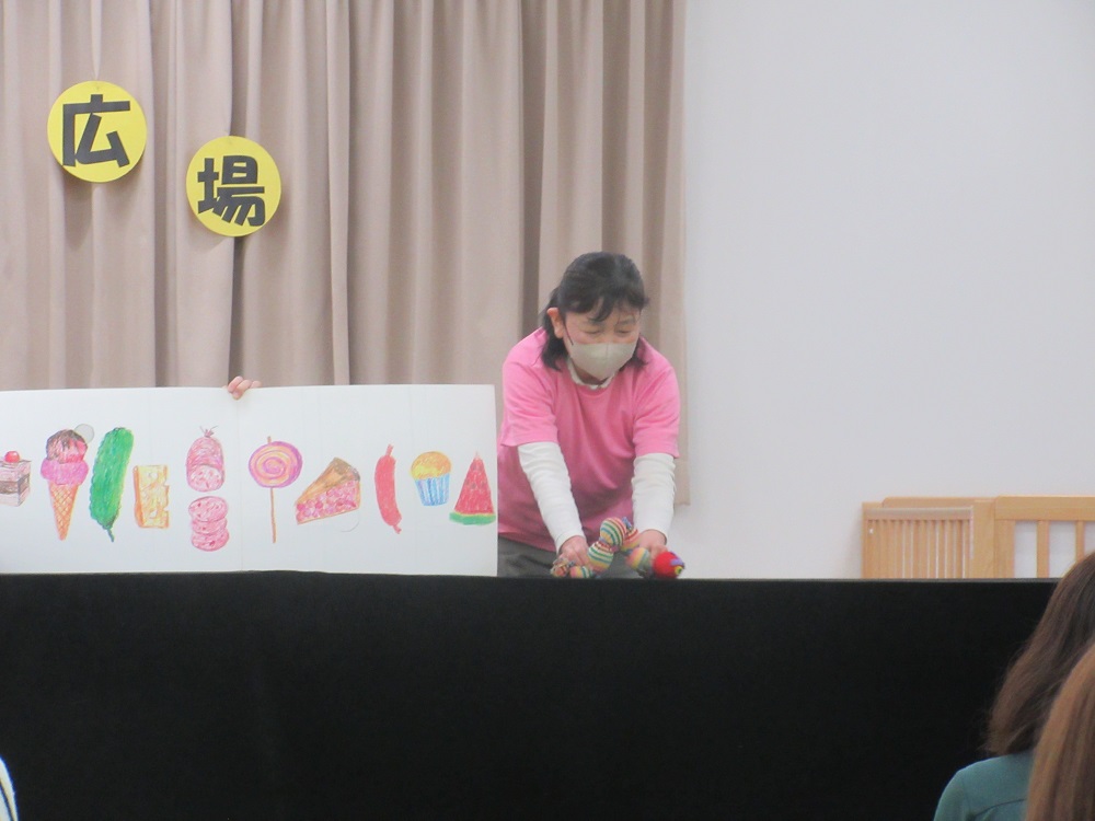 「おはなしの会くれよんさん」によるおはなし広場がありました！