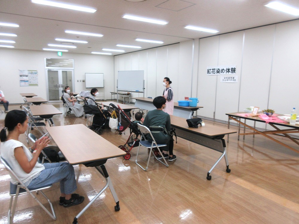 紅花染め体験をしました♬