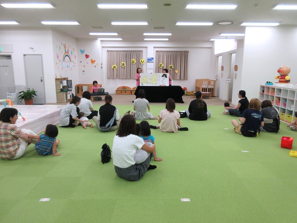 おはなし会の『くれよんさん』が来てくれました♬