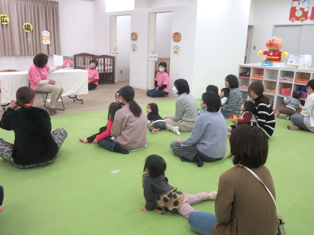 おはなし広場がありました♬