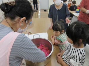 紅花染め体験をしました♬