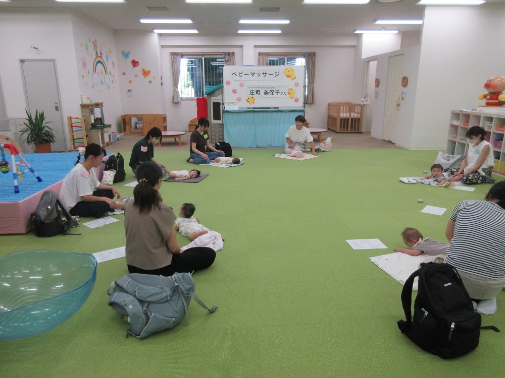ベビーマッサージがありました♬