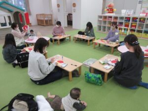 １月の赤ちゃん交流会★足形で節分制作をしました