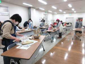 味噌作りを行いました！！