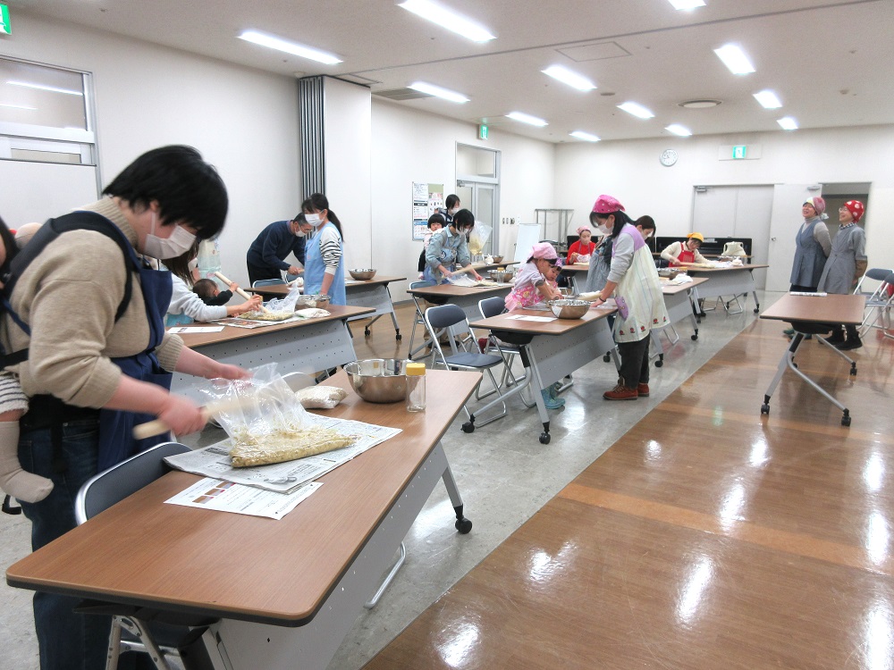 味噌作りを行いました！！